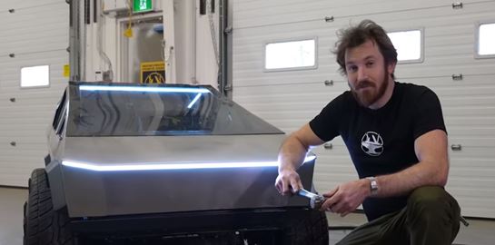 Τηλεκατευθυνόμενο Tesla Cybertruck, έγινε κι αυτό