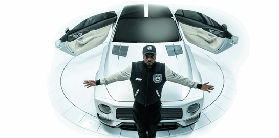 will.i.AMG με σήμα το αρκούδι