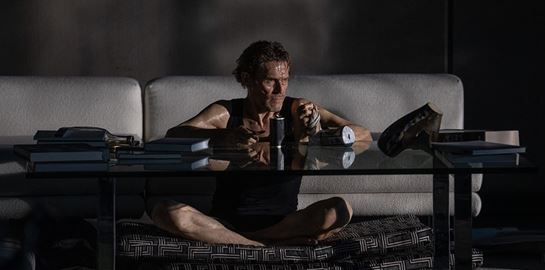 Ο Willem Dafoe έχει πολλά να πει για το κλειστοφοβικό Inside