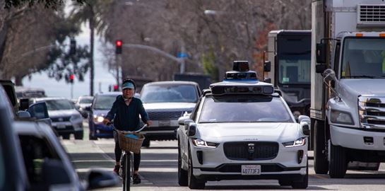 Ταξί χωρίς οδηγούς θα κυκλοφορούν σύντομα στους δρόμους του Λος Άντζελες