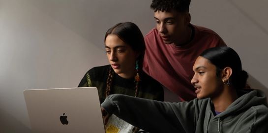 H Apple &#39;ξέφυγε&#39; με το νέο MacBook Air 15 ιντσών