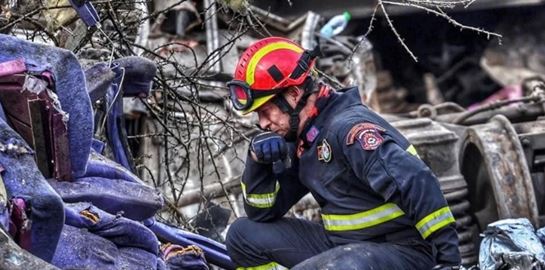 Αυτή ίσως είναι η πιο συγκινητική φωτογραφία από την τραγωδία στα Τέμπη