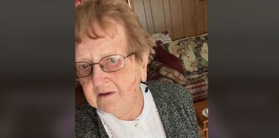 94χρονη γιαγιά δίνει γκομενικές συμβουλές για πρώην και γίνεται viral