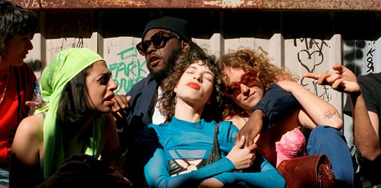 Η queer κουλτούρα ανθίζει σαν καλοκαιρινά λουλούδια