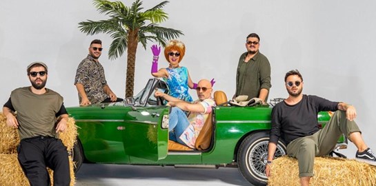 Κι αν ο Νίκος Μουτσινάς είναι η σάτιρα που αρμόζει στην ελληνική τηλεόραση;