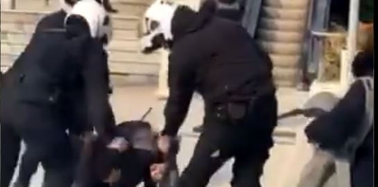 Οργή για τον ξυλοδαρμό πολιτών από αστυνομικούς στη Νέα Σμύρνη