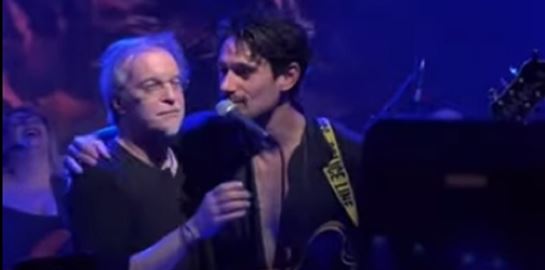 Ο Μίλτος Πασχαλίδης τραγουδά Φουρέιρα, το σύμπαν τον αποθεώνει