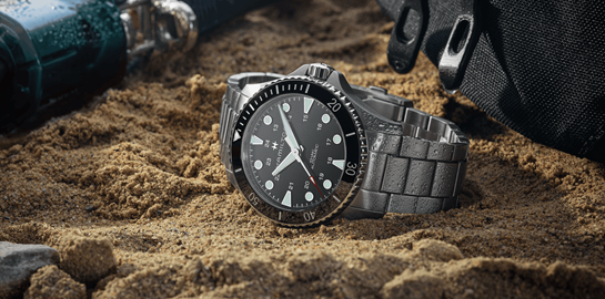 Στυλ εντός και εκτός νερού με το Khaki Navy Scuba