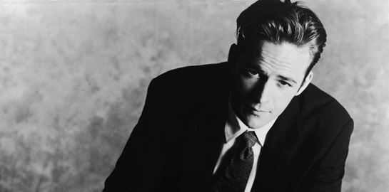 Τρεις λεπτομέρειες που έκαναν τον Luke Perry ακαταμάχητο