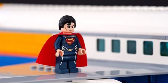 Δεν πρέπει να χάσεις με τίποτα τη LEGO εκδοχή του trailer για τη νέα ταινία Superman