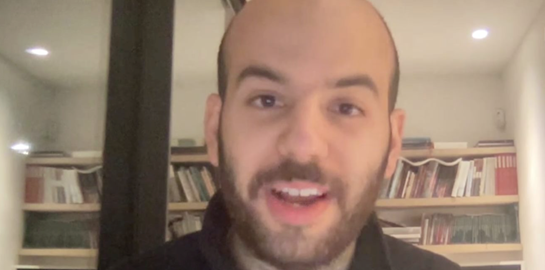 Ο Johnny Boufarhat έγινε πλούσιος μέσα στην καραντίνα, από το κρεβάτι του