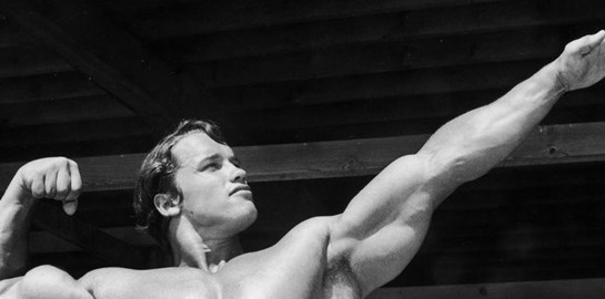 Η αγαπημένη άσκηση του Arnold Schwarzenegger για στήθος, πλάτη και κοιλιακούς