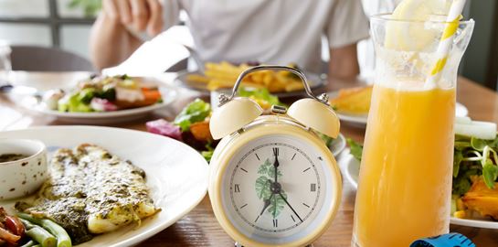 Όλα όσα πρέπει να γνωρίζεις για τη διαλειμματική νηστεία