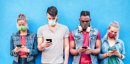 Ένας στους δέκα 20άρηδες που πέρασαν Covid κινδυνεύει να κολλήσει ξανά