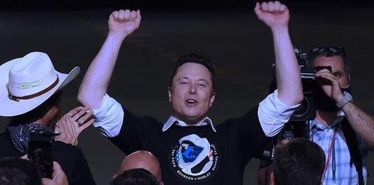 Ο Elon Musk επανέφερε τον λογαριασμό του Trump στο Twitter