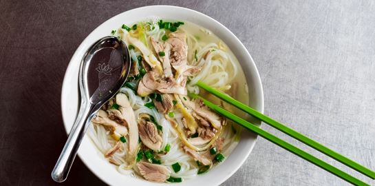 Πώς θα φτιάξεις το pho, το εθνικό φαγητό του Βιετνάμ