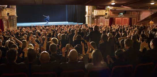 Οι επικρατέστεροι για τα Θεατρικά Βραβεία Κοινού 2022