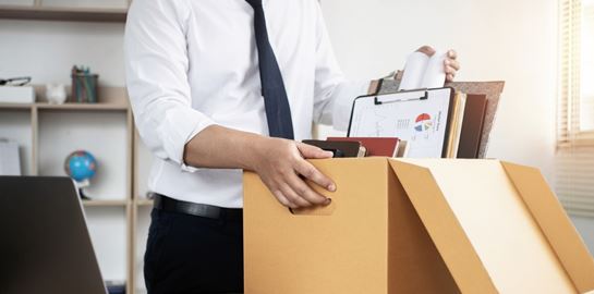 Yπάλληλος απολύθηκε μετά από πολύωρα διαλείμματα για τουαλέτα