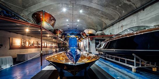 Στο Μονακό υπάρχει ένα μυστικό κελάρι γεμάτο vintage ταχύπλοα