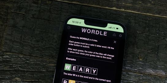 Τι είναι το Wordle με το οποίο έχει κολλήσει όλο το ίντερνετ