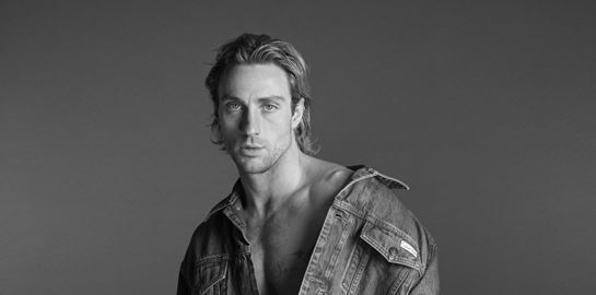 Η Calvin Klein αποκάλυψε τους πρωταγωνιστές για την καμπάνια της Άνοιξης 2023