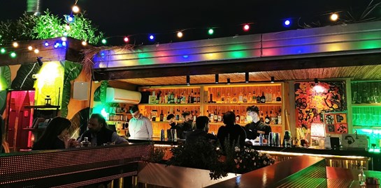 Λοκάλι, στην ταράτσα με αγαύη