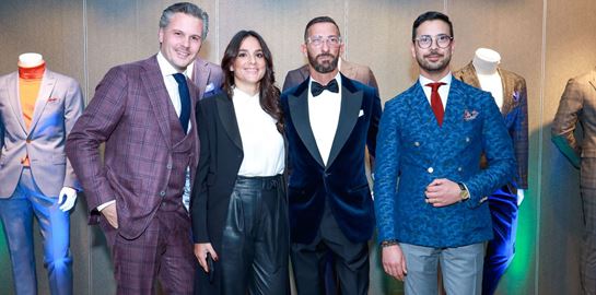 Το american preppy look συναντά την ιταλική φινέτσα στη συλλογή του Χάρη Ντάβλα με τον VARDAS