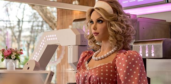 Μοιάζει με supermodel, είναι ρομπότ και σερβίρει καφέ στο Ντουμπάι