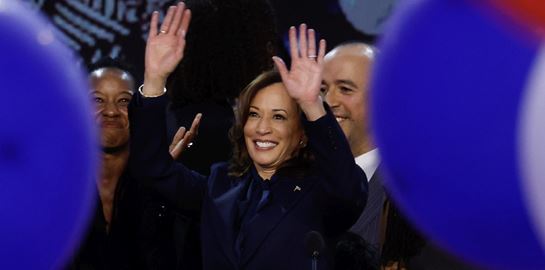 Η Kamala Harris αποδέχεται το χρίσμα των Δημοκρατικών