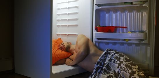 Μερικοί τρόποι για να κοιμάσαι άνετα στον καύσωνα