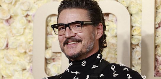 Τα sneakers του Pedro Pascal ταιριάζουν σε όλους μας
