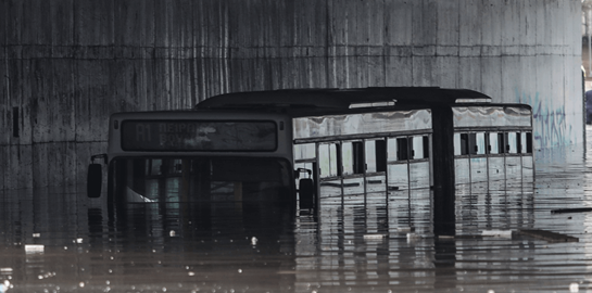 Το βυθισμένο λεωφορείο της Λ. Ποσειδώνος κάνει το γύρο του κόσμου