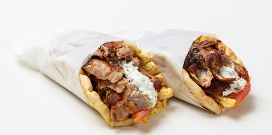 Γιατί πληρώνουμε πια τόσο ακριβά (και) το σουβλάκι