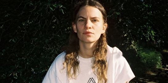 Ήξερες πως ο Freddie στο Ripley είναι το non-binary παιδί του Sting;