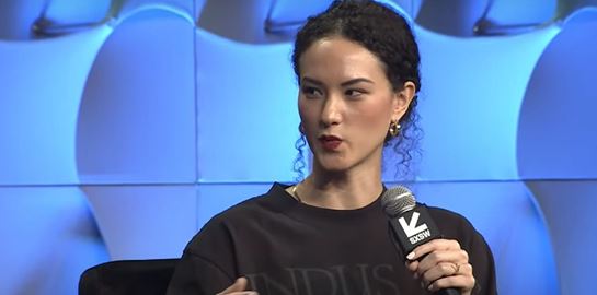 Η CEO του Bluesky τρόλαρε τον Mark Zuckerberg με ένα T-shirt που έχει ξεπουλήσει