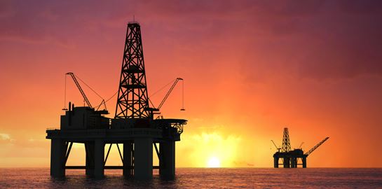 Γιατί καταρρέουν οι τιμές του πετρελαίου;