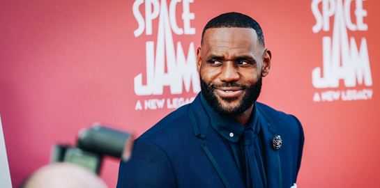 Καλωσορίζουμε τον LeBron James στο Fighting Games