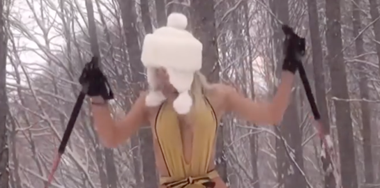 Η Ασημίνα Ιγγλέζου βγήκε για σκι με βάρκα την Ελπίδα