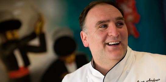 Ο Jose Andres μαγειρεύει για όλους τους σωστούς λόγους