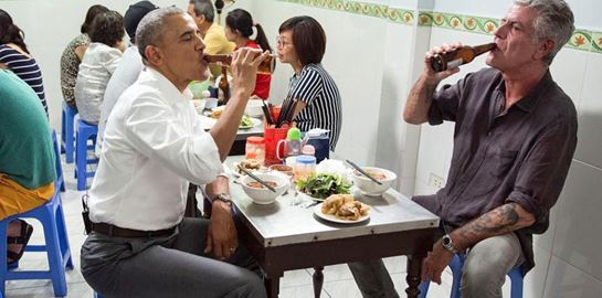 Ο Anthony Bourdain όπως τον θυμούνται οι διάσημοι καλεσμένοι του