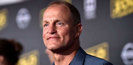 Κι αν ο πατέρας του Woody Harrelson δολοφόνησε τον John F. Kennedy;