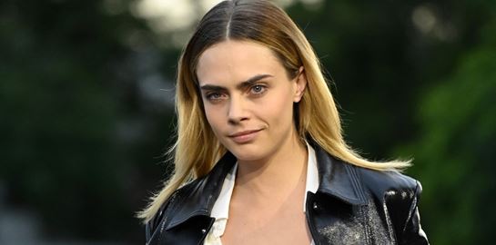 Η Cara Delevingne έβαλε μυαλό