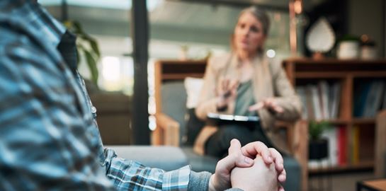 Όλοι οι άντρες χρειάζονται ψυχοθεραπεία, σύμφωνα με τις εφαρμογές γνωριμιών