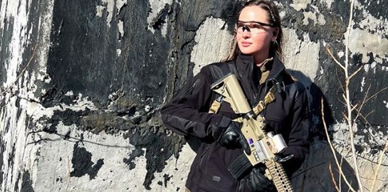 Anastasiia Lenna, η Μις Ουκρανία πήρε τ' 'οπλο της