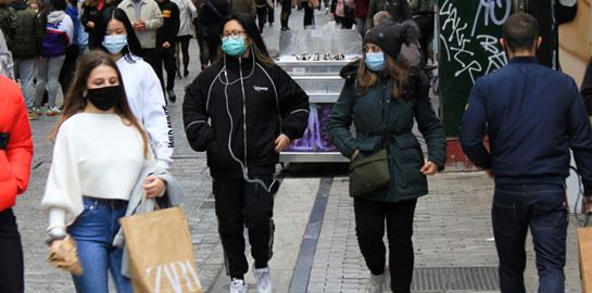 Κορονοϊός: Δεν πέφτουν κάτω από τους 700 οι διασωληνωμένοι