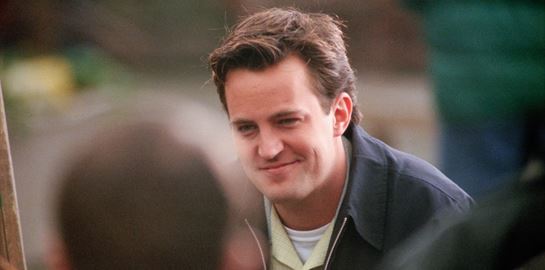 Περίεργες εξελίξεις και κατηγορίες έρχονται προσεχώς για τον θάνατο του Matthew Perry