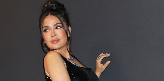 Βρήκαμε την πιο &#39;καυτή&#39; εμφάνιση της Salma Hayek που δεν τη θυμάται κανείς (βίντεο)