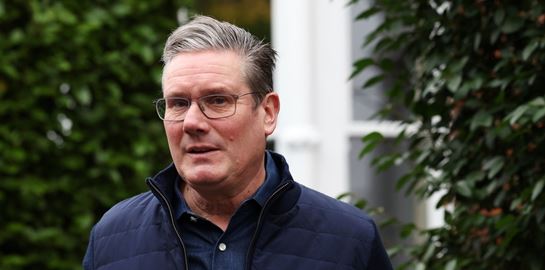 Keir Starmer, ο μελλοντικός πρωθυπουργός της Βρετανίας είναι άθεος, pescatarian και μπαλαδόρος