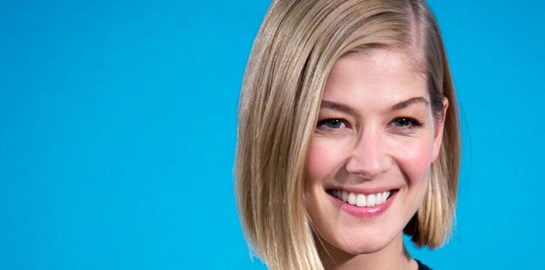 Rosamund Pike, η σοφιστικέ Sharon Stone της γενιάς της