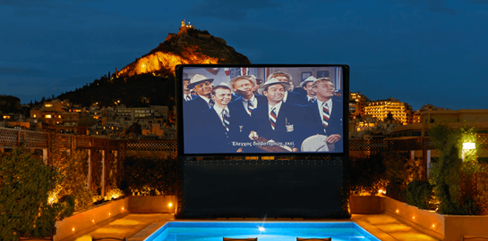 Δίπλα στην πισίνα, στο πιο exclusive θερινό σινεμά της Αθήνας